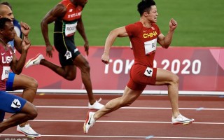 田径鞋可以踢足球吗，田径鞋可以踢足球吗女生