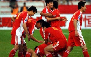足球教练脱鞋喝酒违法吗，足球教练脱鞋喝酒违法吗知乎